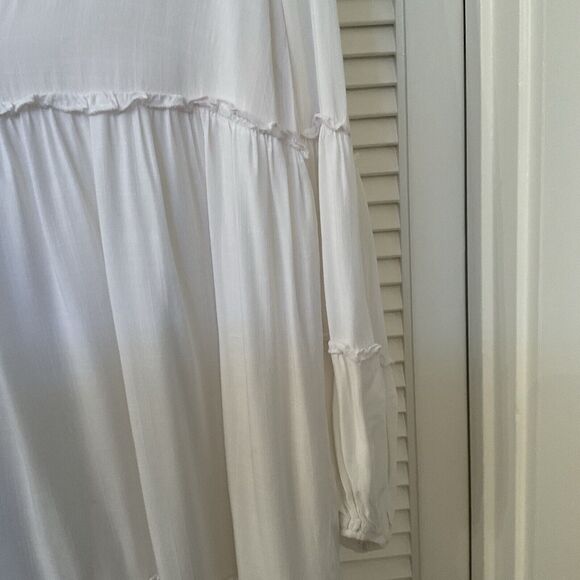 Showpo Summer Soul Dress White Ruffled Bottom Lightweight, Size 8 - Picture 6 of 16